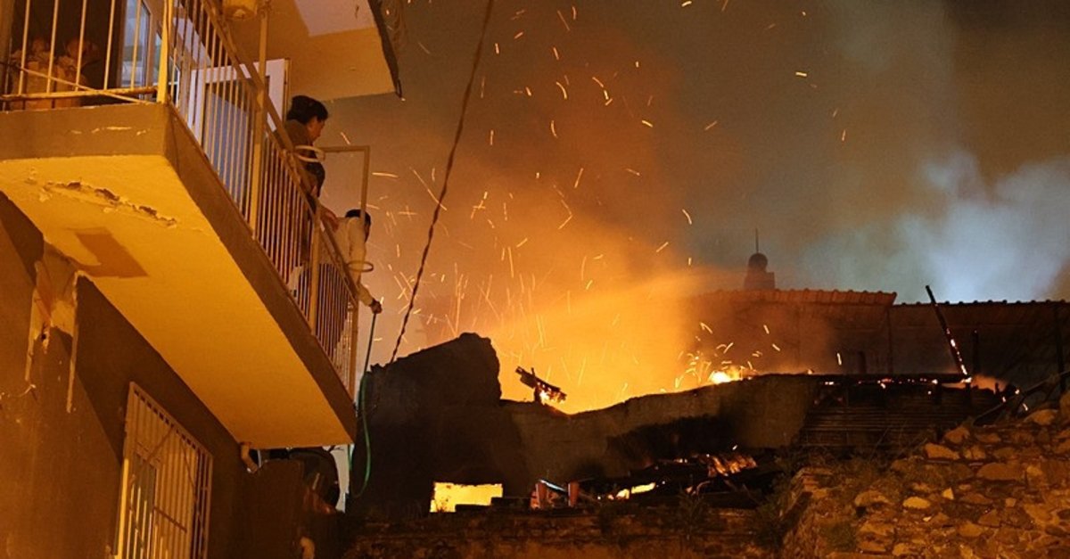 İzmir'de korku dolu anlar! Cayır cayır yandı