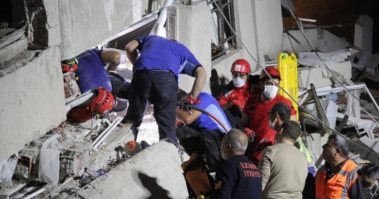 İzmir Depremi’nde 30 kişiye mezar olmuştu! Emrah Apartmanı davasında ’şov yapmayın’ gerginliği