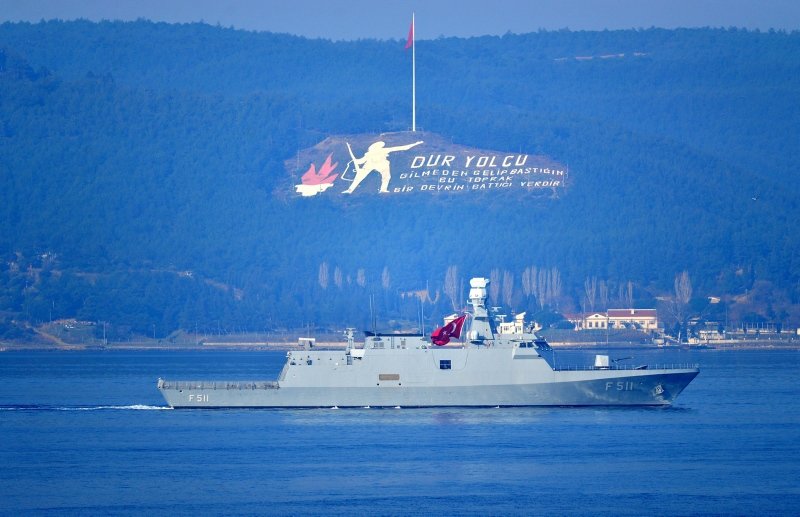 Türkiye’nin ikinci sondaj gemisi Deepsea Metro-1 Çanakkale Boğazı’ndan geçti