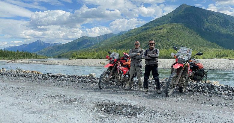 İzmir’den çıkıp 95 günde Asya’nın sonuna vardılar