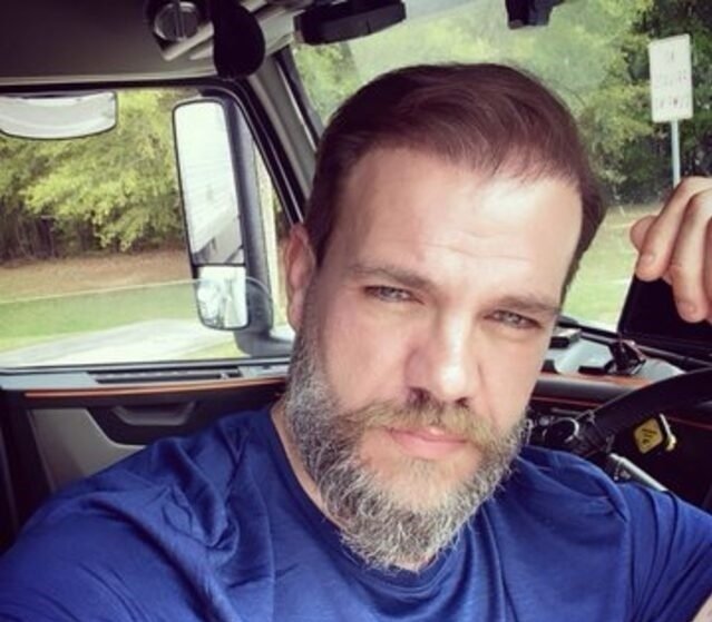 Tolga Karel babasının cenazesinde yoktu! Ama arkasında bırakıp gittiği oğlu oradaydı