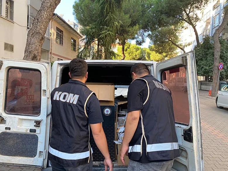 İzmir’in 5 ilçesinde kaçakçılık operasyonu: 1 gözaltı