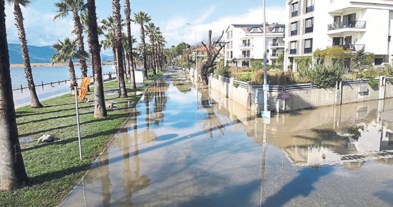 Aşırı yağışların ardından Köyceğiz Gölü taştı