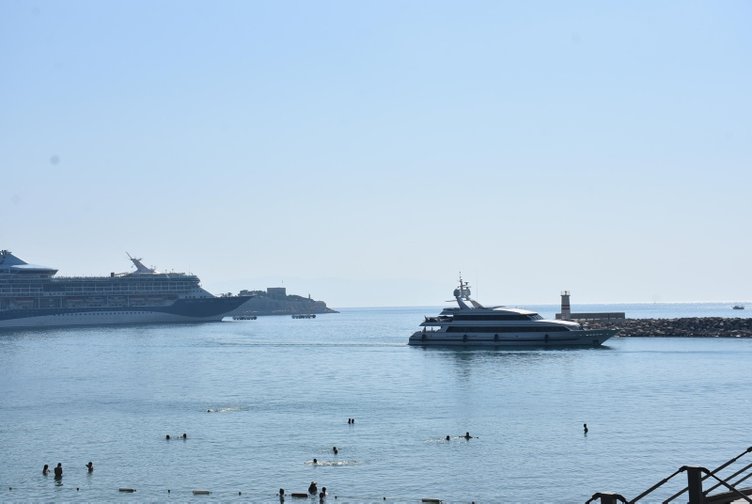 Dünyaca ünlü gitarist Eric Clapton Aydın Kuşadası’na geldi! Köpeğinin ölüm haberini alınca...