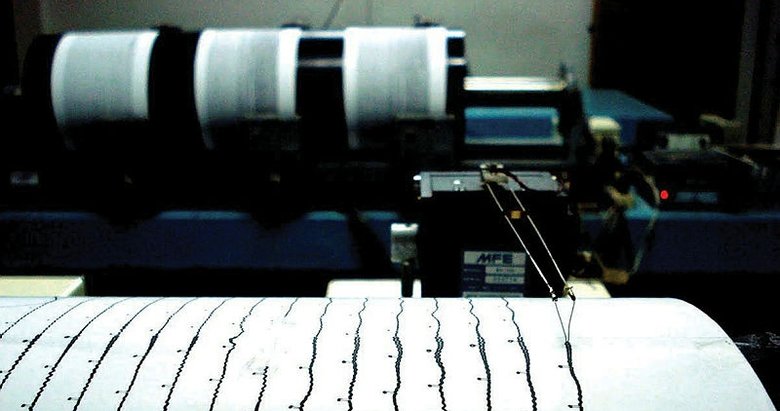 Manisa’da 4,6 ve 4,0 büyüklüğünde deprem! İzmir de sallandı