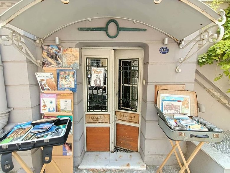 İzmirli sahaf dünyaca ünlü markayı dize getirdi