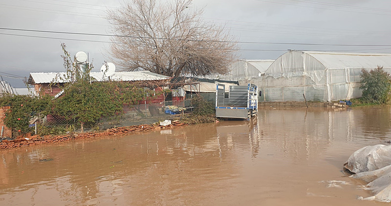 Antalya’da sel tarımı vurdu