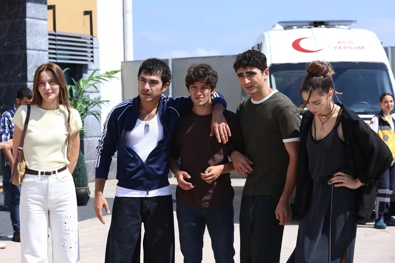 alti-ustu-istanbulda-nefes-kesen-final-1788249095809.jpg