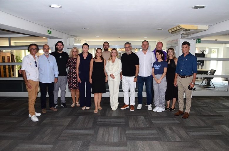 İzmir Gazeteciler Cemiyeti’nden Yeni Asır’a yaş günü ziyareti