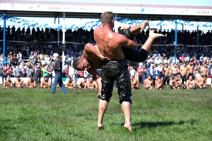 Manisa’da yağlı pehlivan güreşi heyecanı yaşandı