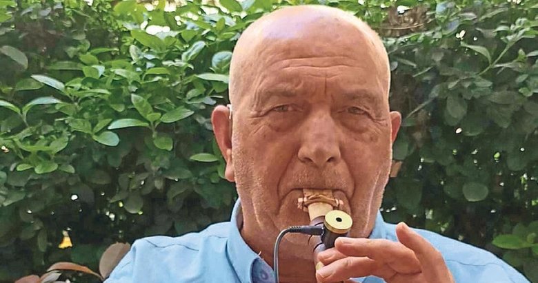 Ailesini depremde kaybetti müzikle hayata tutundu