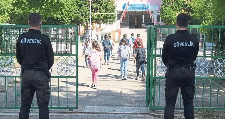 Okullara 30 bin güvenlik görevlisi