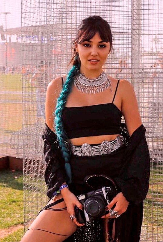 Hande Erçel'den 'bazlama surat' benzetmesine suç duyurusu