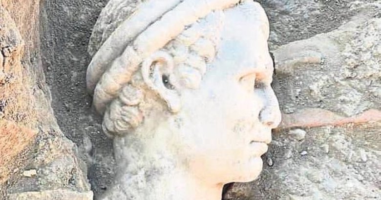 Rahip başı heykeli bulundu