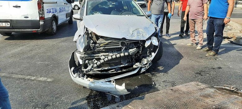 İzmir’de film gibi olay! Çaldı, kaçtı, kovalamacada kaza yaptı, kutudaki parmak izi olayı aydınlattı