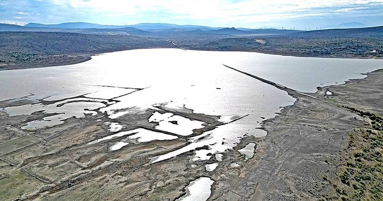 İzmir’i yıllardır susuzluğa mahkum eden CHP’li Büyükşehir, sorunu çözen yatırımları karalamakla uğraşıyor