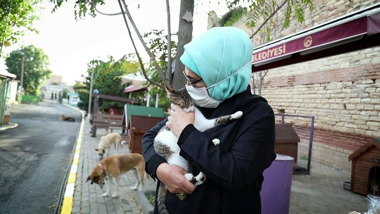 Emine Erdoğan, engelli köpek ’Leblebi’yi sahiplendi