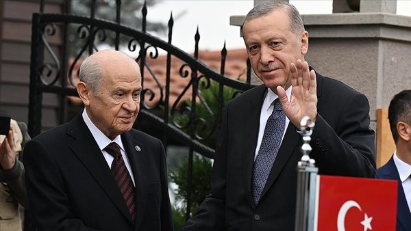 son-dakika-baskan-erdogan-ile-devlet-bahceli-arasinda-kritik-gorusme-tedavi-surecinin-ardindan-ilk-kez-yuz-yuz-1746534709042.jpg