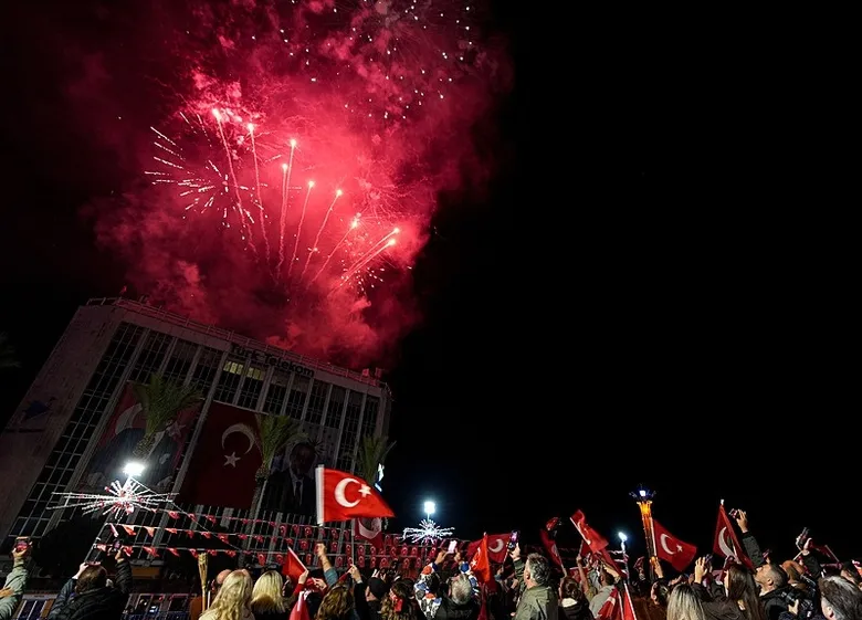 İzmir’de Cumhuriyet’in 103. yıl dönümü kutlandı!