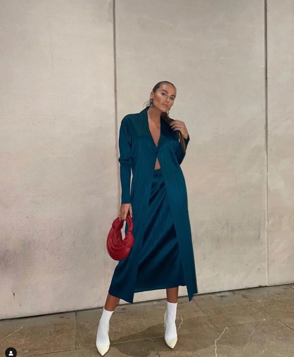 Eda Taşpınar’ın camideki skandal pozuna tepkiler çığ gibi büyüyor