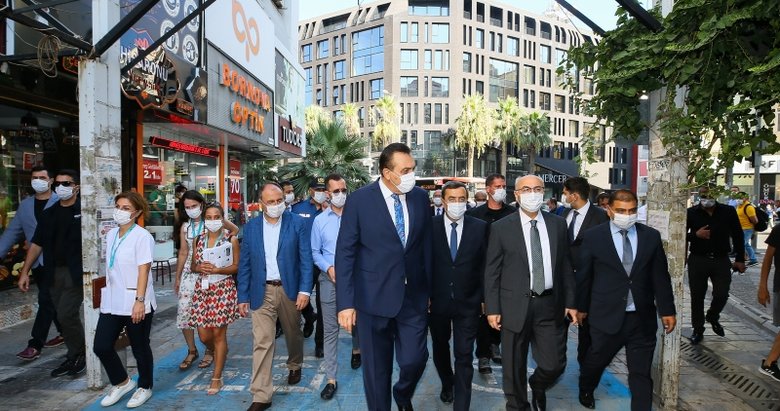 İzmir Valisi Köşger, Kovid-19 tedbirleriyle ilgili denetimlere katıldı