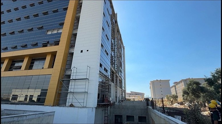 aydinda-yurekleri-agza-getiren-kaza-isci-30-metre-yukseklikten-dustu-1781191359466.jpeg