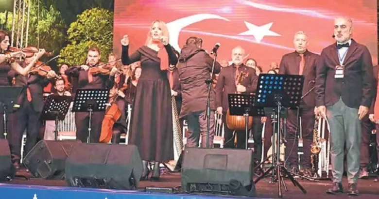 Uluslararası Buca Orkestrası Cumhuriyet’in sesi oldu