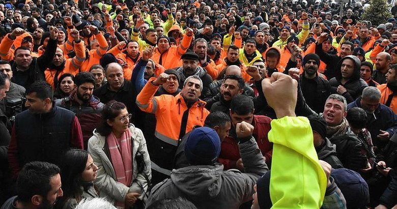 İzmir’de Büyükşehir Belediyesi çalışanlarından protesto! ESHOT kontak kapattı