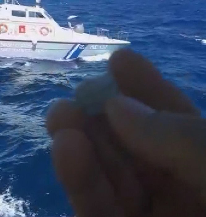 Yunan asker Türk balıkçılara silah çekti