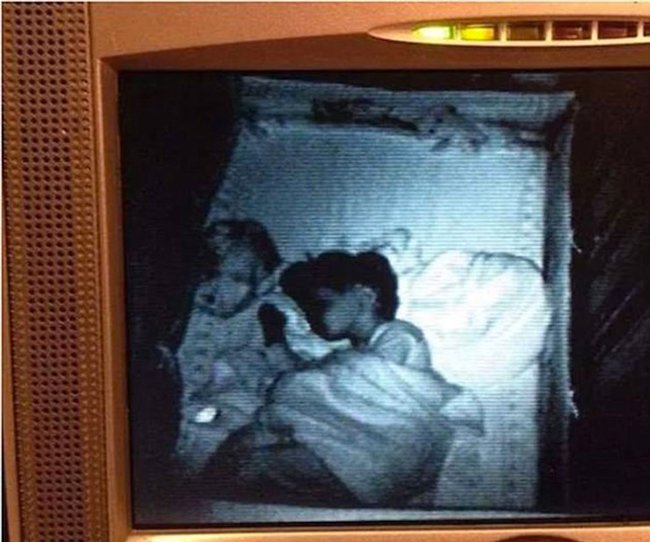 Bebeğinin odasına kamera koydu! Görüntüler kan dondurdu