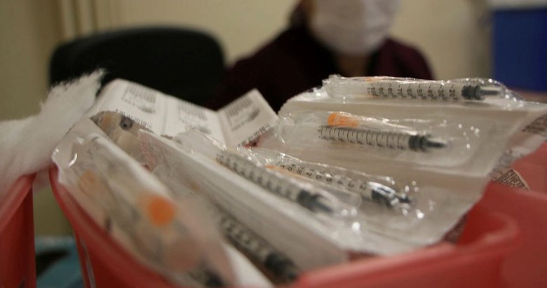 İzmir’de sağlık çalışanları üzerinde yapılan araştırma 3. doz aşının önemini ortaya koydu