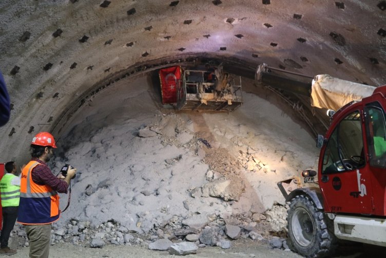 Honaz Tüneli’nde ışık göründü