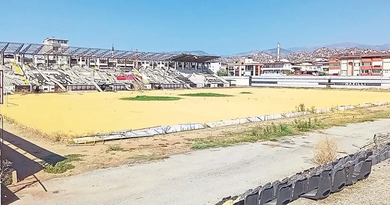 Nazilli’nin tarihi stadı yıkılıyor