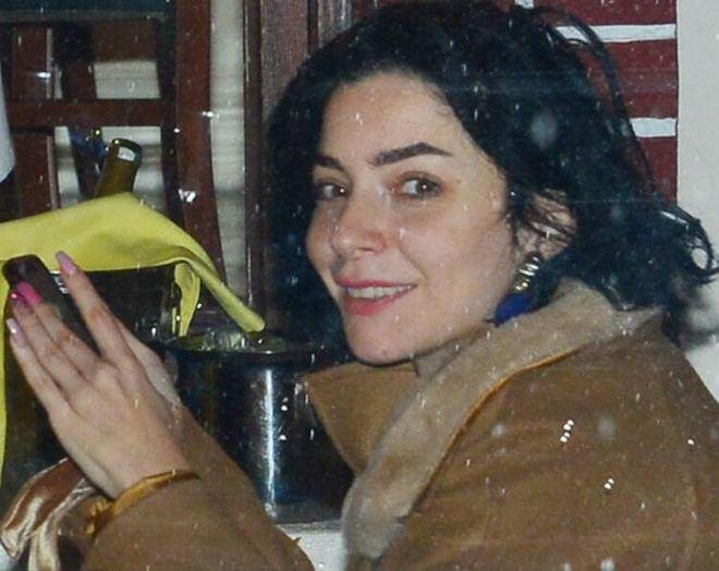 Sevgilisi Erkan Şen’den ayrılan Merve Boluğur ünlü şarkıcıyla objektiflere yakalandı