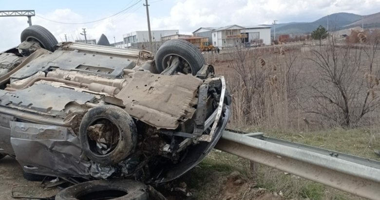 Uşak’ta araç takla attı