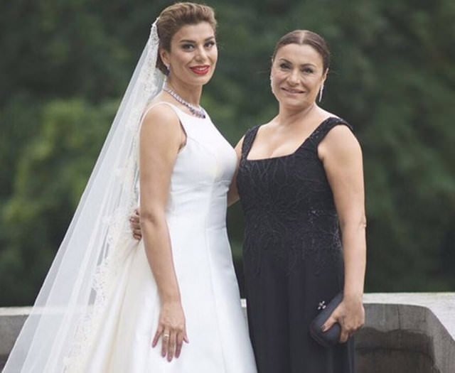 İşte Diriliş Ertuğrul�un güzel oyuncusu Hande Soral ve Bensu Soral�ın