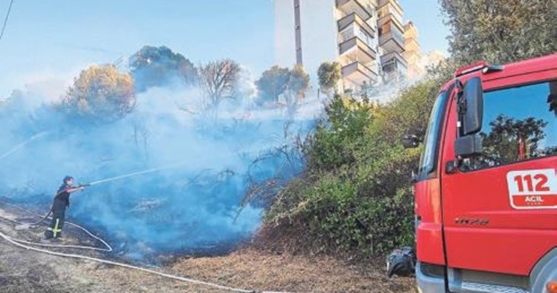 Kuşadası’nda yangın paniğe neden oldu