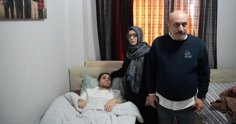 Metro çıkışında korkunç olay | Yardım etmek istedi, 6 yerinden bıçaklandı!