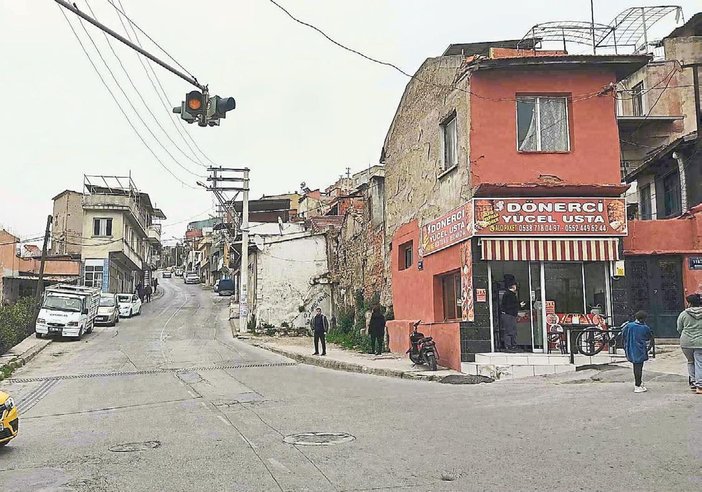 İzmir’e tek çivi çakılmıyor