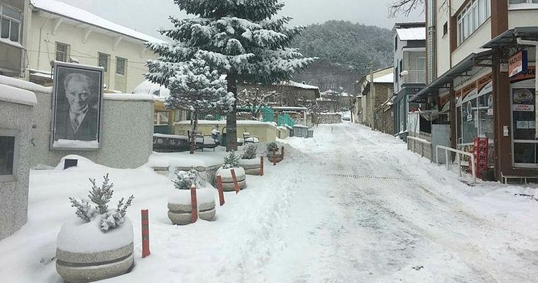 İzmir Bozdağ’da kar kalınlığı 25 santimetreye ulaştı