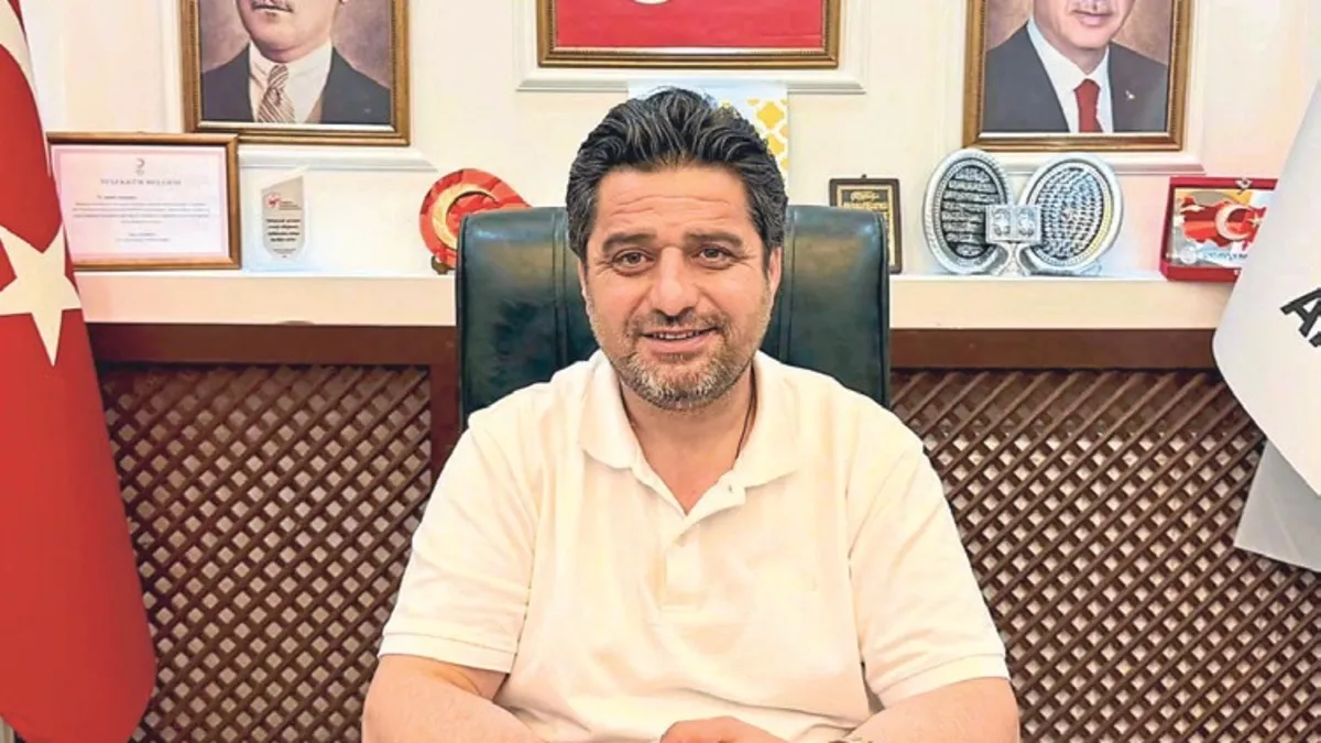 ‘3 maymun oynamakla belediye yönetilmez'