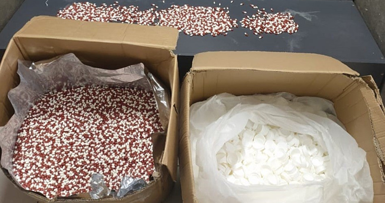 İzmir’de 104 bin adet uyuşturucu hap ele geçirildi