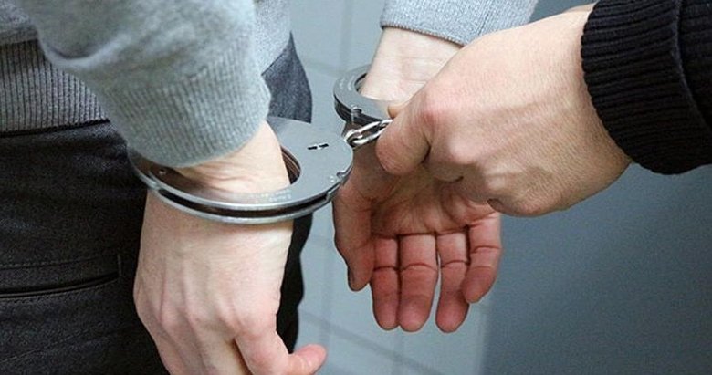 İzmir’de 17 yaşındaki genç kızı taciz ederek gasp eden 2 kişi tutuklandı