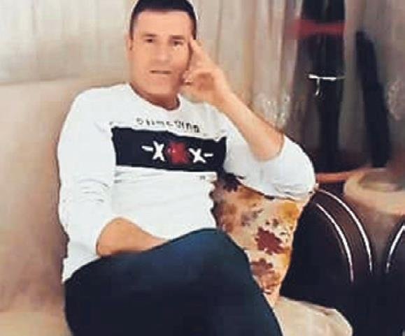 Hain evlat babasını sırtından bıçakladı