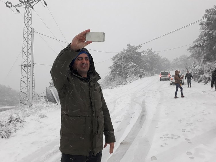 İzmir’de yüksek kesimlere kar yağdı