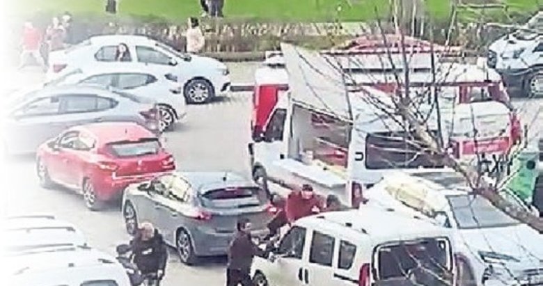 Polis merkezi önünde sopayla darp kamerada