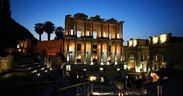 Efes Antik Kenti’nde gece turizmi başladı! Yıldızlar altında tarih yolculuğuna hazır olun