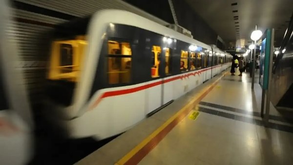 izmir-metrosunda-ariza-bu-hatlar-arasi-ulasim-eshotla-oluyor-1765269885206.jpeg