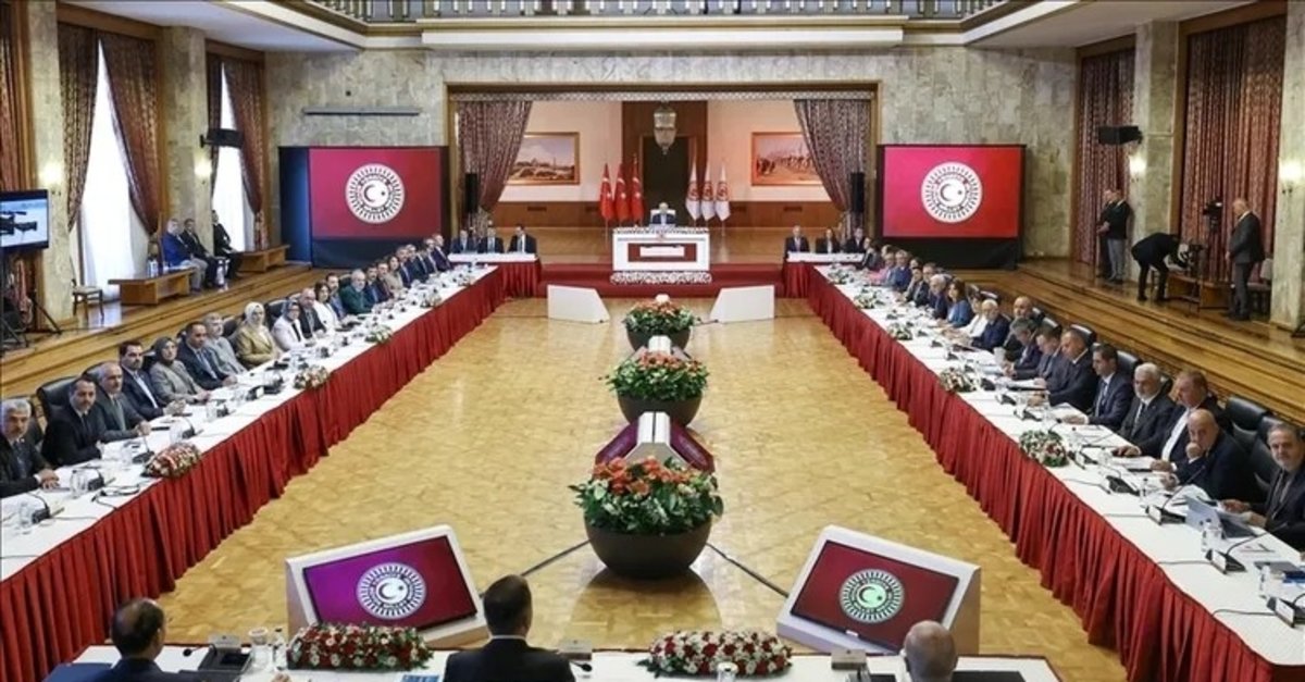 AK Parti'de İmralı ziyareti gündemi