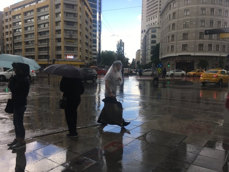 İzmir’de bugün hava nasıl? Meteoroloji’den sağanak uyarısı! 6 Eylül Cuma hava durumu